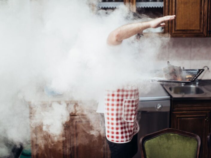 odaégett, füstölő étel