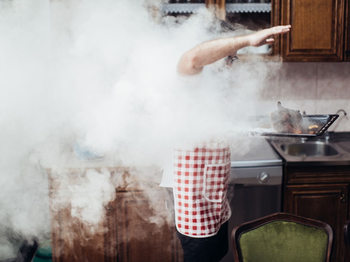 odaégett, füstölő étel