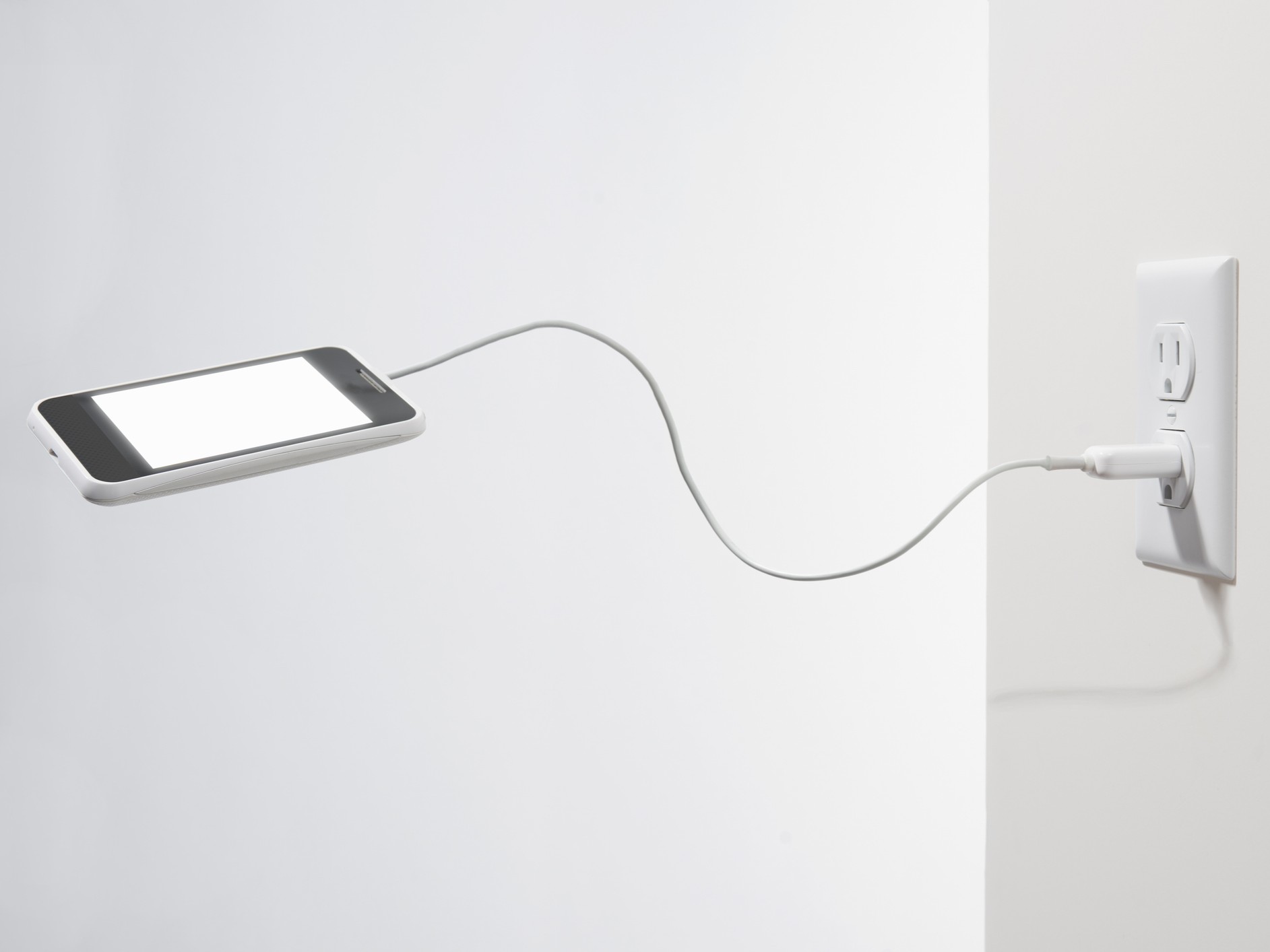 telefont töltőn lebeg