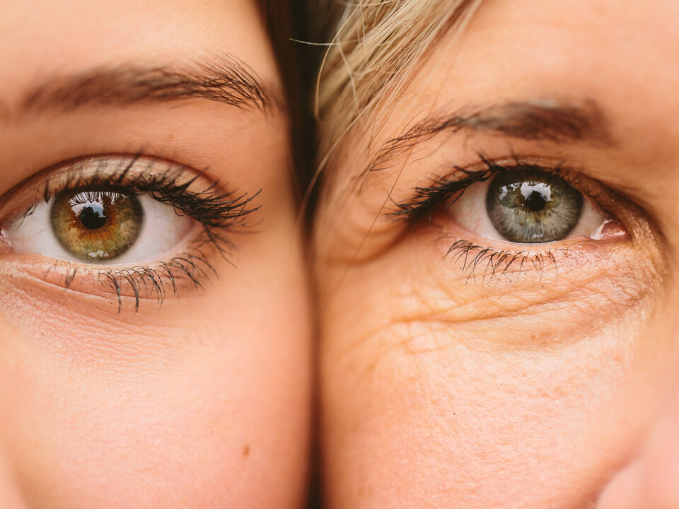 Close Up Of Mother And Daughter Faces Together - Nők Lapja