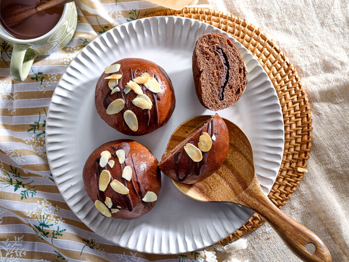 csokoládés, mandulás zsemle