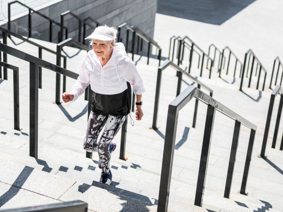 csonterősítő szokás csontsűrűség öregedés menopauza mozgás lépcsőzés egészség