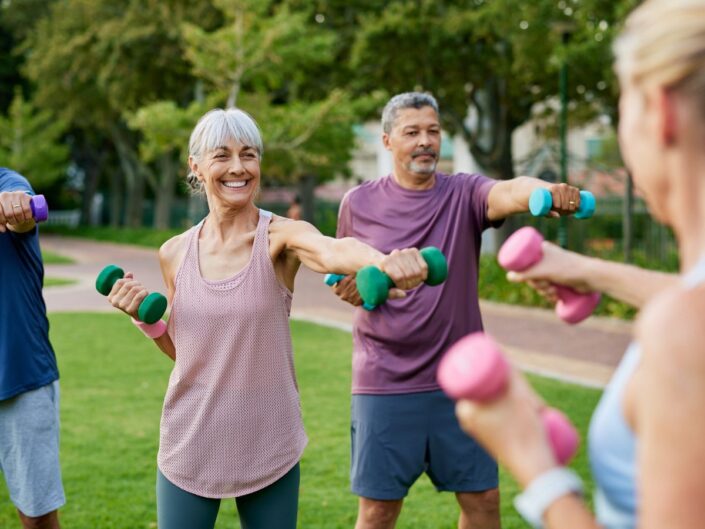 idősebbek edzenek a szabadban