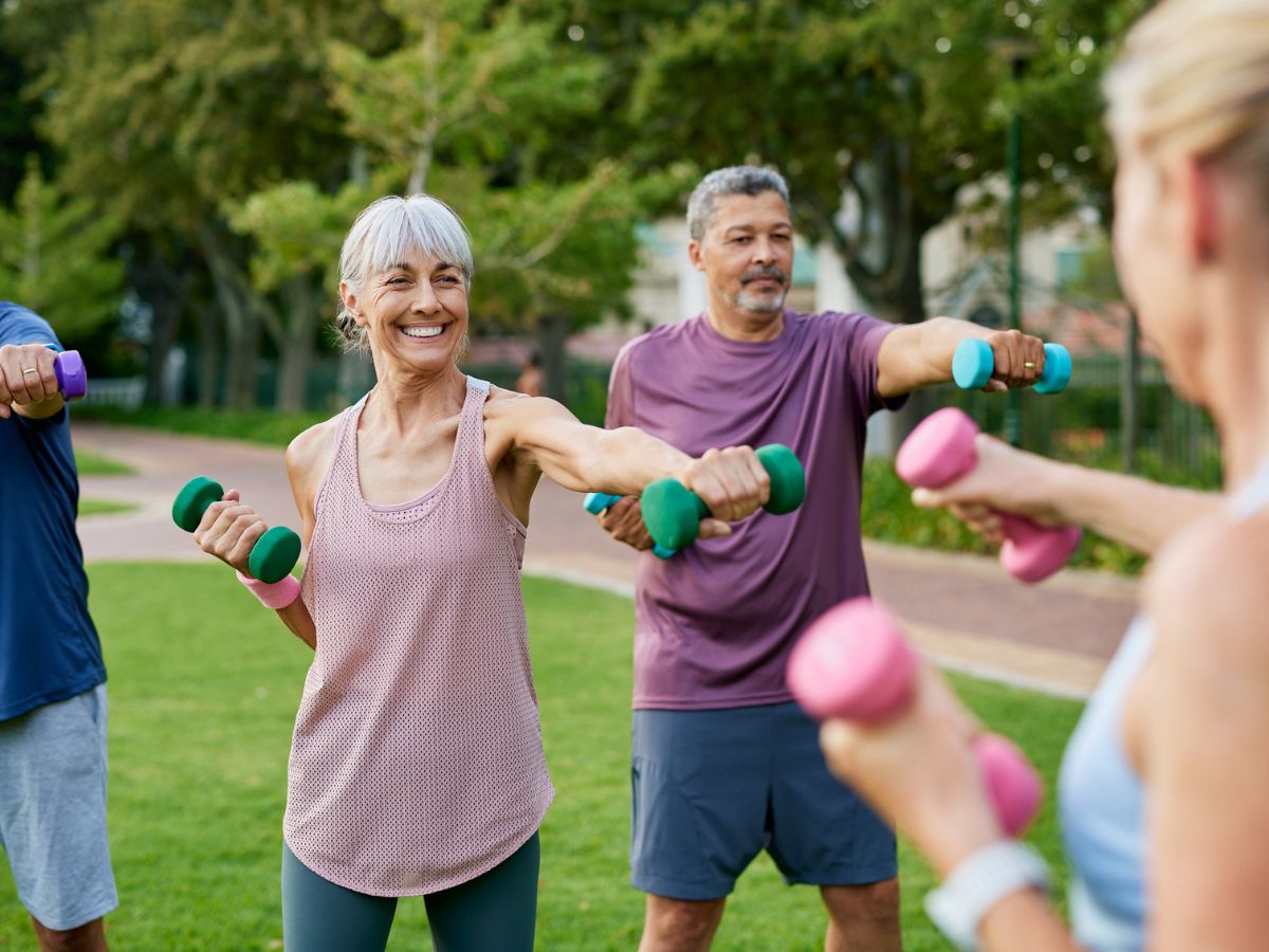 idősebbek edzenek a szabadban