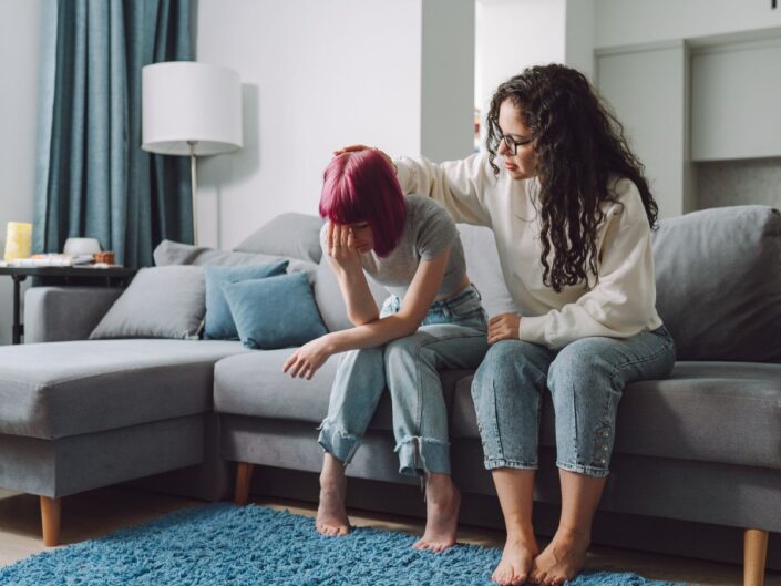 szülő vigasztalja kamasz gyerekét