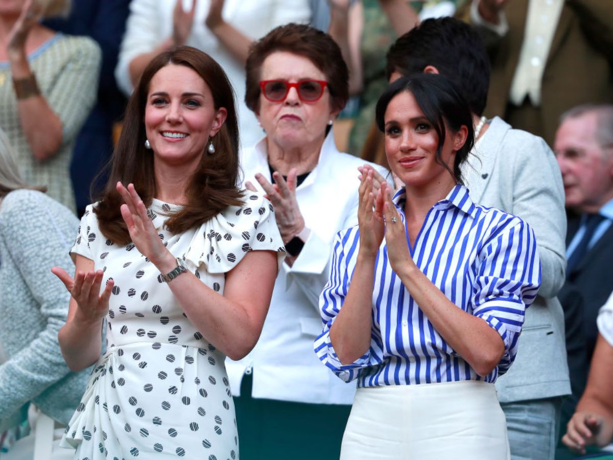 A walesi hercegné és a sussexi hercegné a királyi páholyban a központi pályán a 2018-as Wimbledon-bajnokság 12. napján