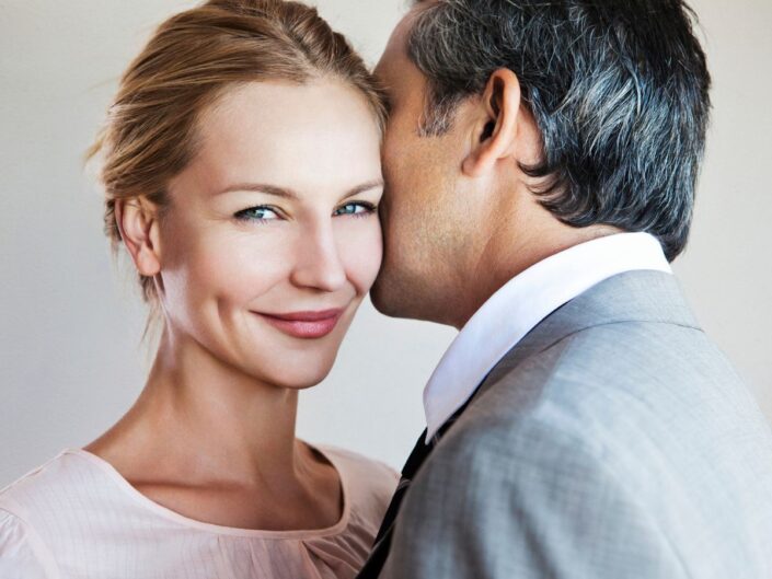 női arc férfi csók ölelés szerelmes pár