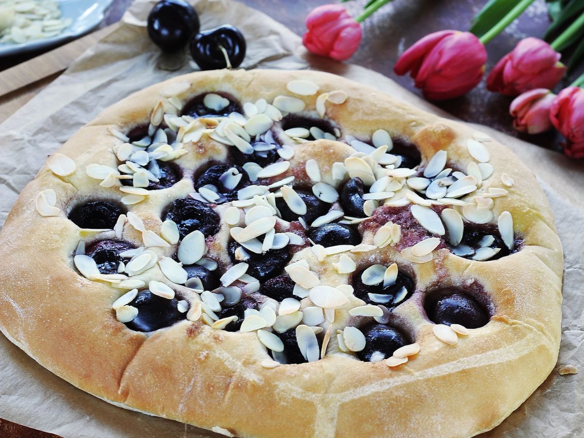 mandulás, cseresznyés focaccia