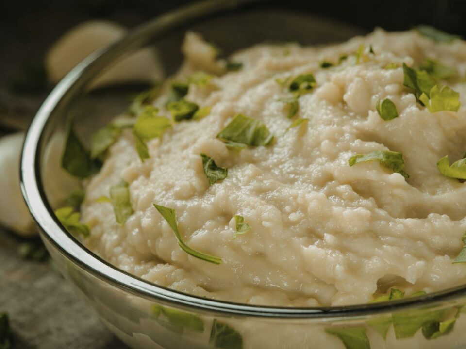 fehérbabkrém friss zöldfűszerekkel 