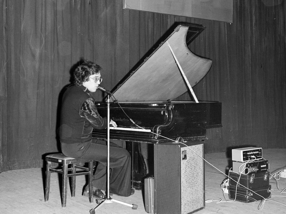 Máté Péter 1978-ban a Királyerdei (ekkor Rideg Sándor) Művelődési Ház színpadán