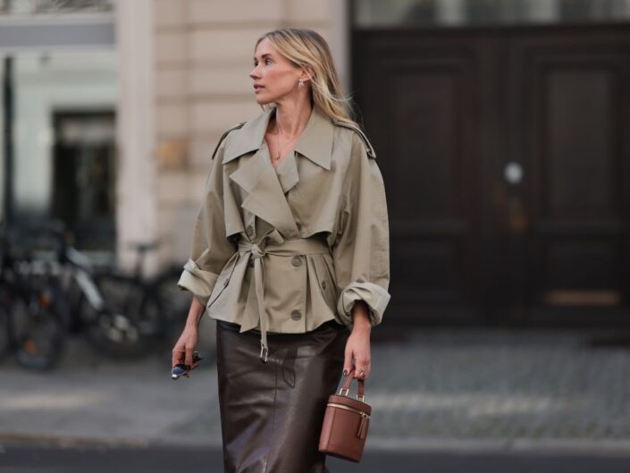 Jennifer Zimmermann rövid ballonkabát trench coat