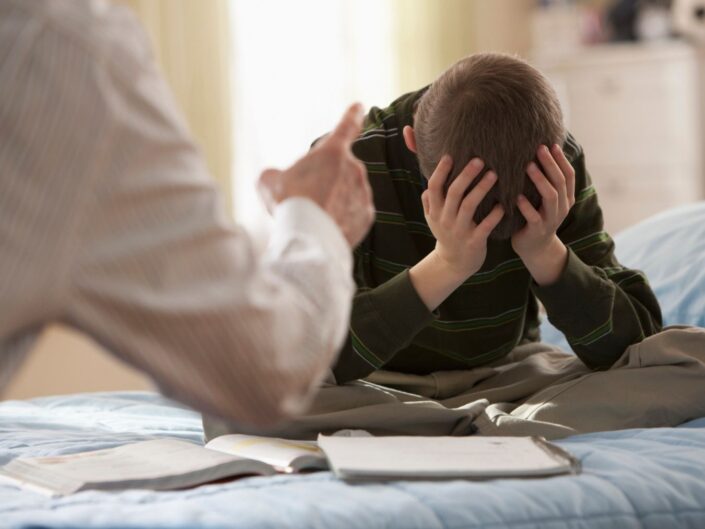 szülő gyerek tanulás szidás füzetek