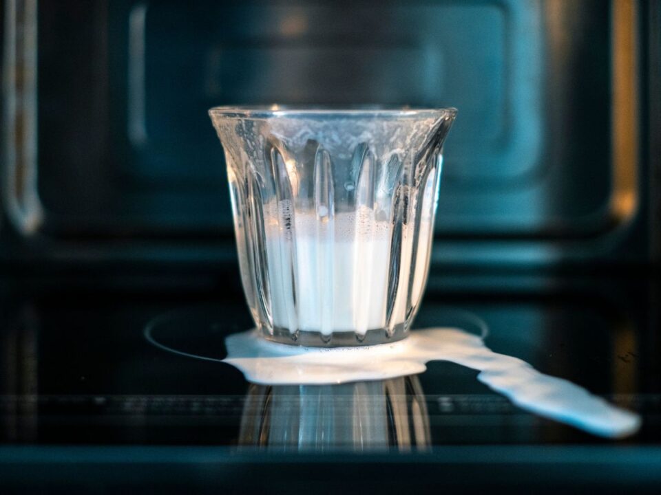 tej-mikro-veszely - Nők Lapja tej mikró melegítés veszélyek konyhai tippek