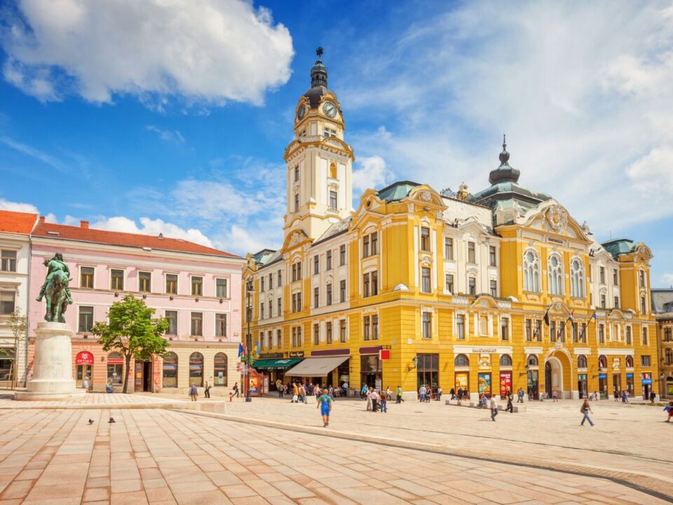 Pécs belvárosa napsütésben