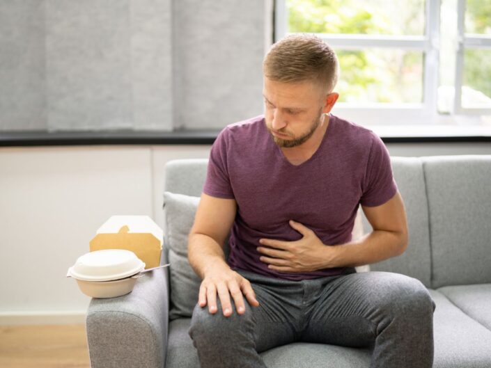 férfi gyomorfájással étkezés után