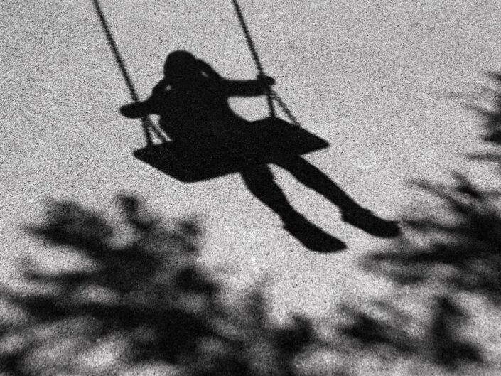 hintázó lány árnyéka