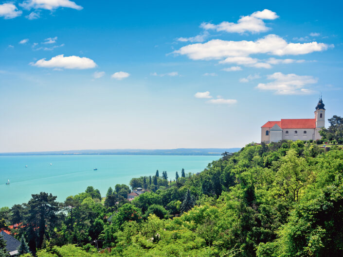 A tihanyi bencés apátság csaknem