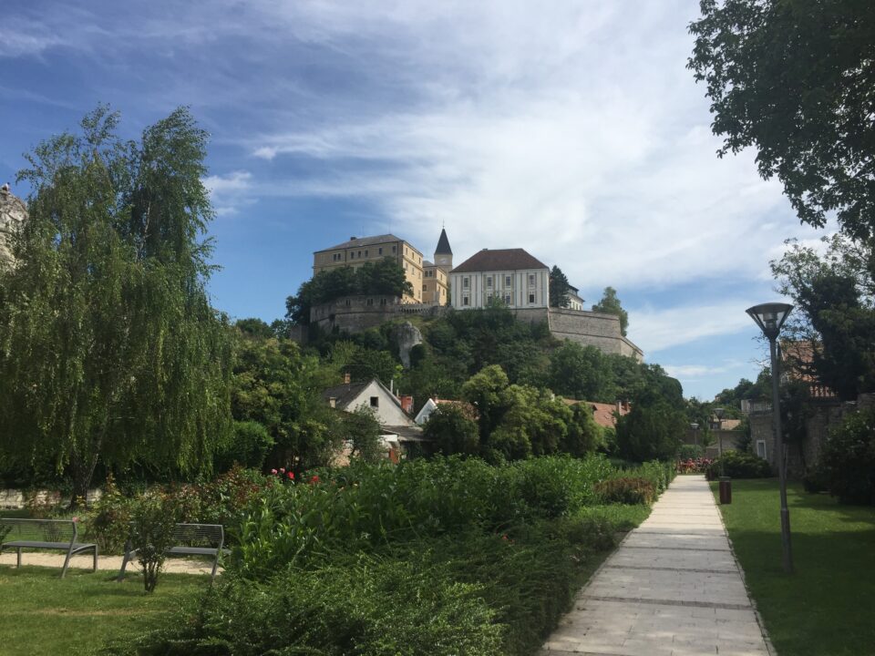 A Veszprémi Vár a Séd patak völgyéből