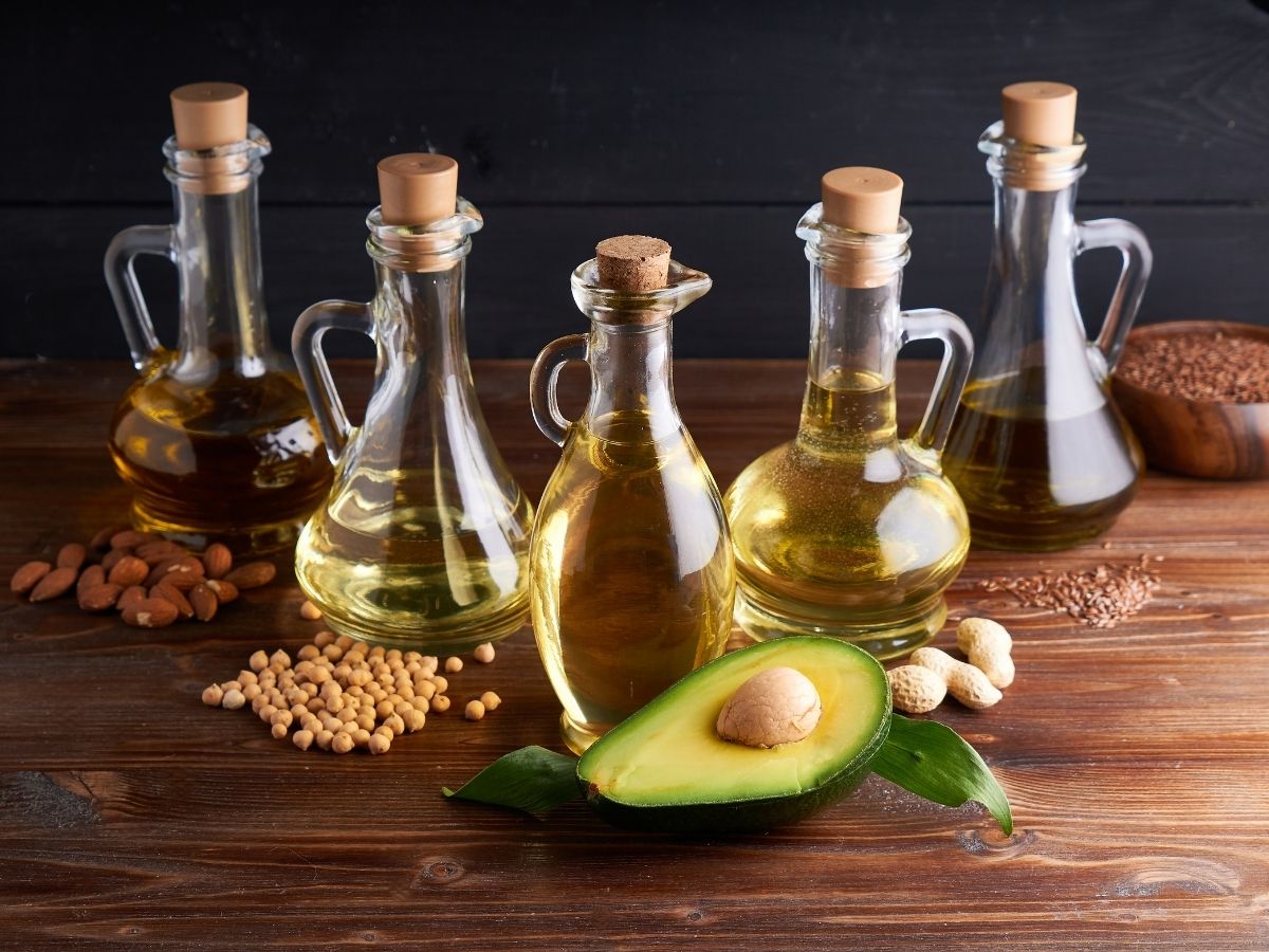 különböző olajok üvegcsékben