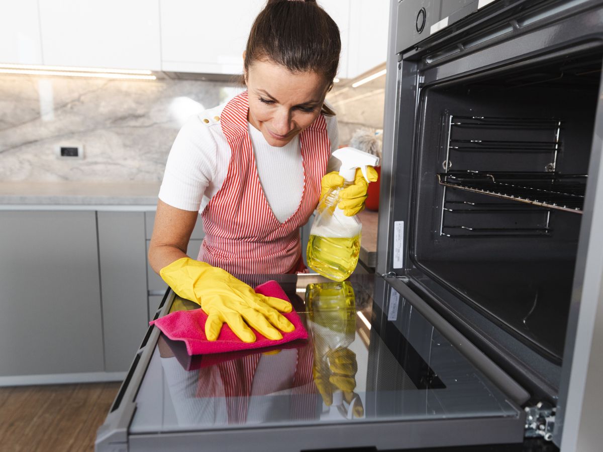sütőajtó tisztítása