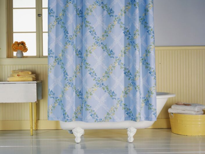 zuhanyfüggöny kád előtt