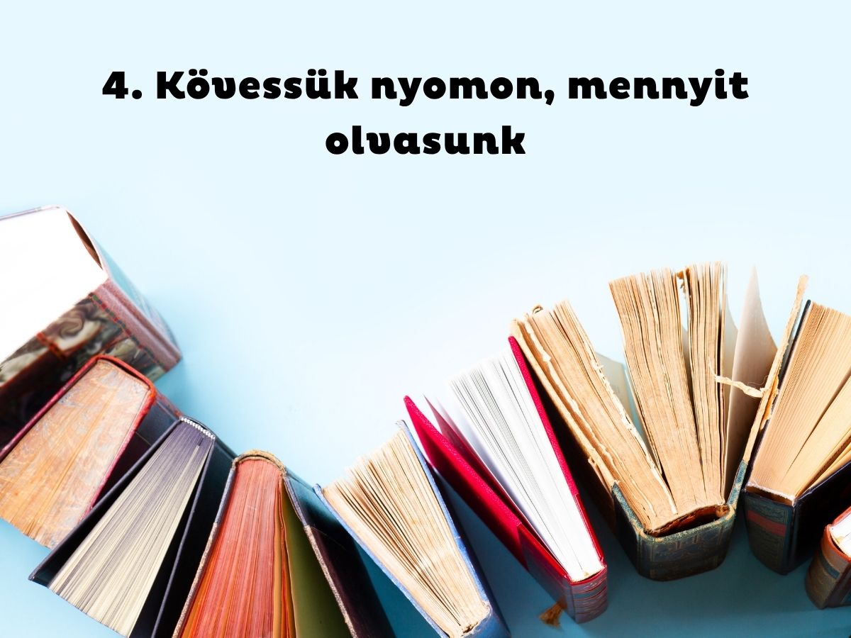 5 hasznos trükk, ami segíthet többet olvasni - Nők Lapja Hullámosan sorba rakott könyvek világoskék háttéren felülnézetből