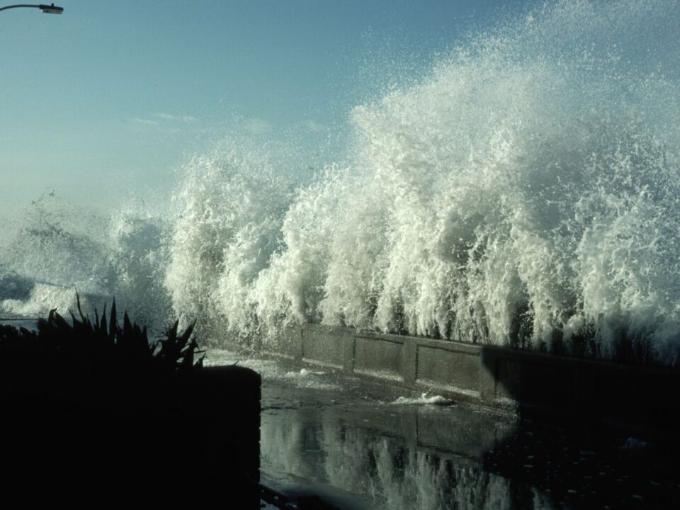 Az El Niño hullámai Mission Beachen