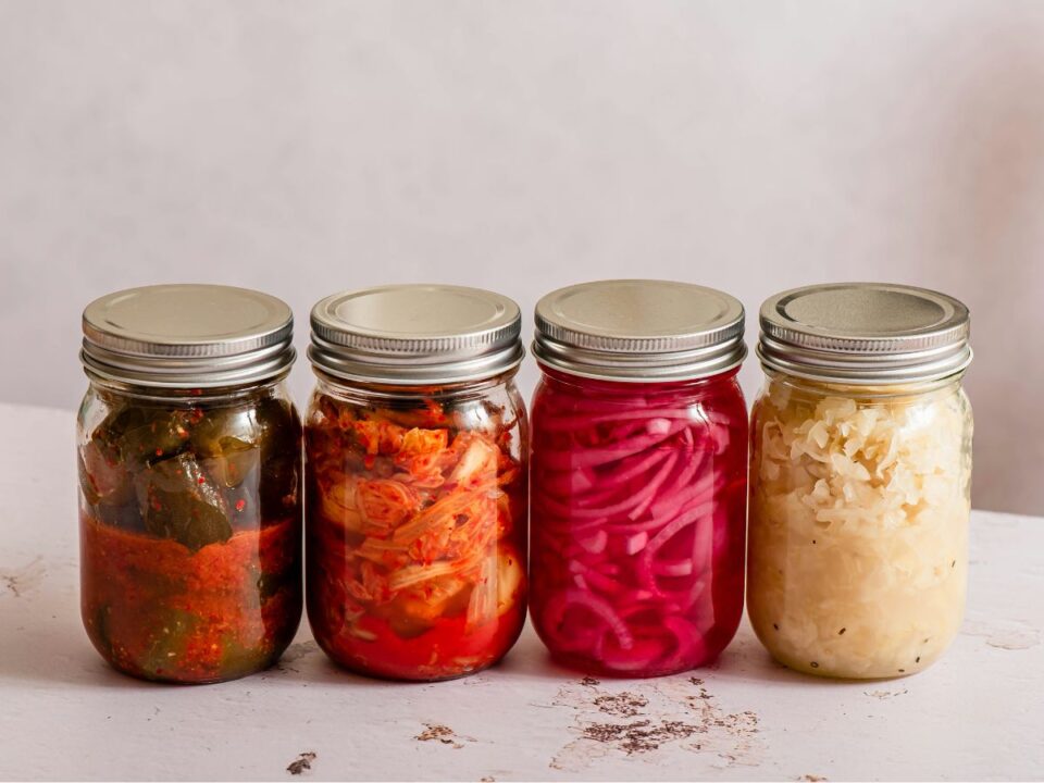 fermentalt-zoldseg - Nők Lapja 4 üveg különböző fajta fermentált zöldség