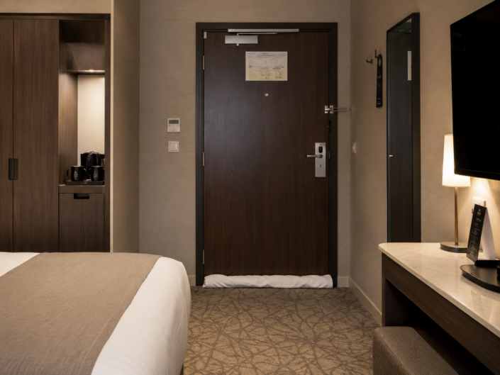 hotelszobaajtó