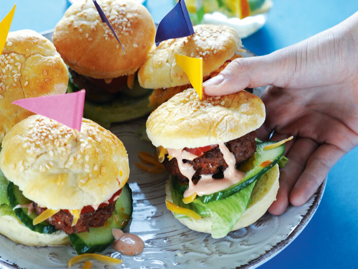 Sajtos mini hamburger házi buciban