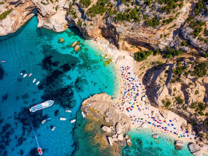 Világ legszebb strandja Olaszországban, Szardínia szigetén Cala Mariolu