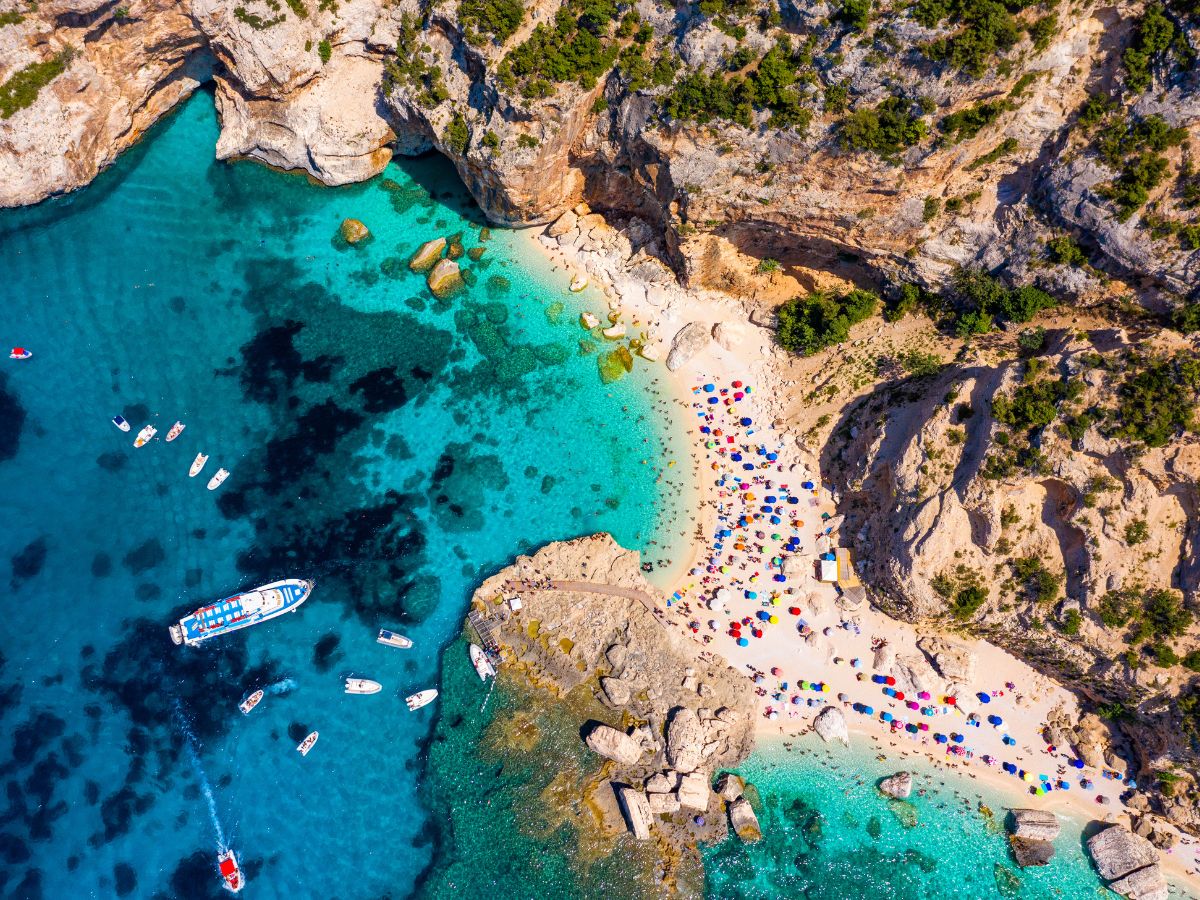 Világ legszebb strandja Olaszországban, Szardínia szigetén Cala Mariolu