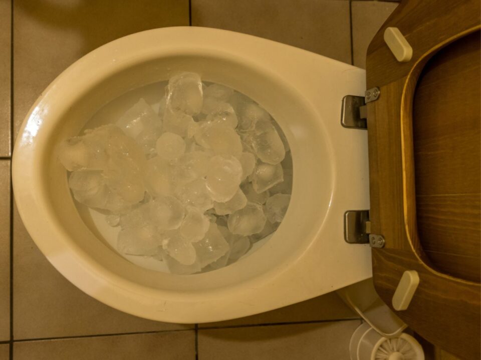 Jéggel teli wc 