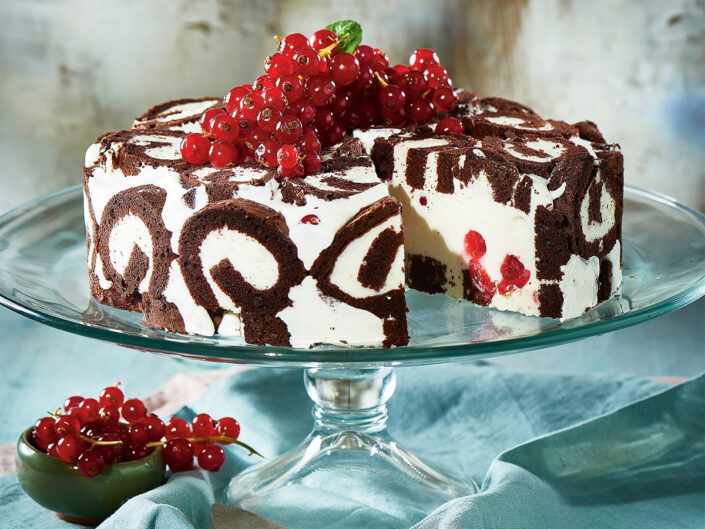 Joghurtfagylaltos, ribizlis charlotte-torta