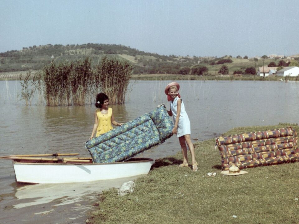 Belső-tó. Tihany, a Palma Gumigyár reklámfotója.