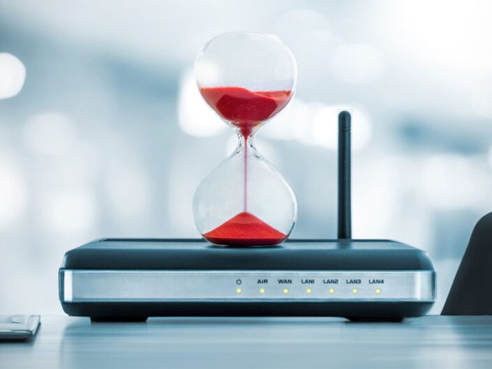 wifi router homokórával a tetején