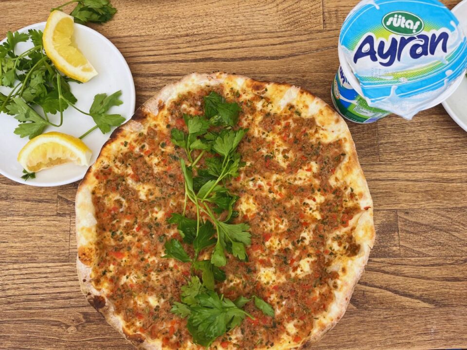 Lahmacun török pizza