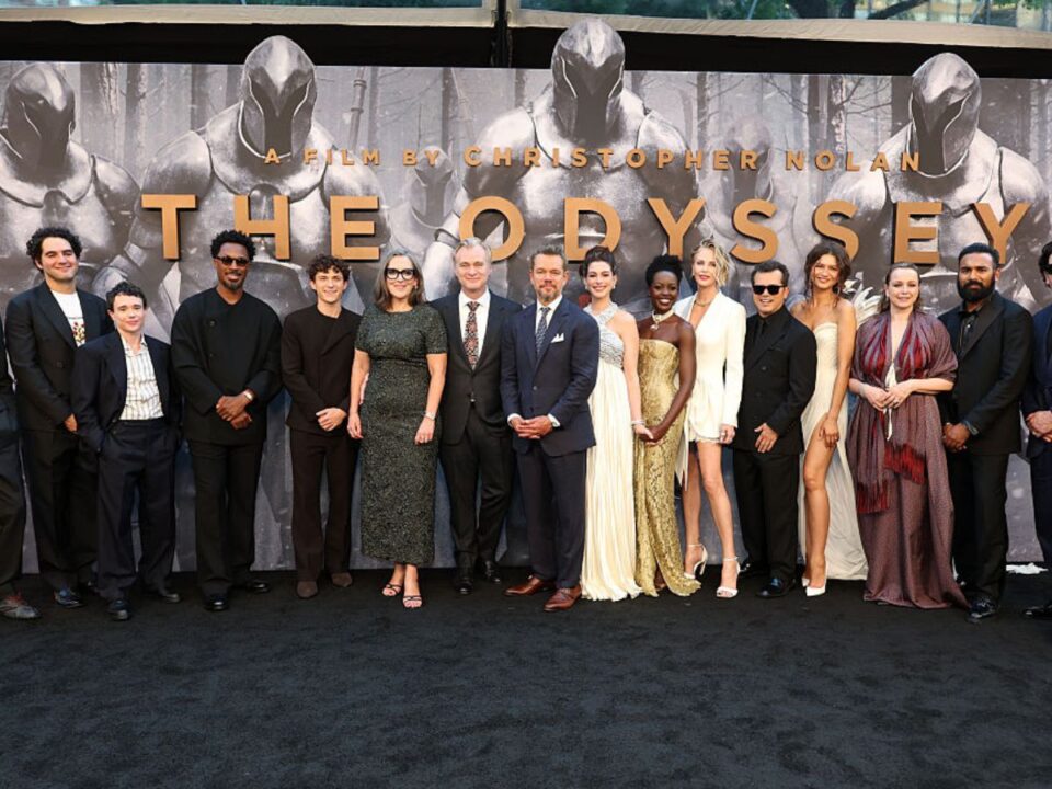kotelezo-olvasmanyok-kviz - Nők Lapja Travis Scott, Benny Safdie, Elliot Page, Corey Hawkins, Tom Holland, Emma Thomas, Christopher Nolan, Matt Damon, Anne Hathaway, Lupita Nyong'o, Charlize Theron, John Leguizamo, Zendaya, Samantha Morton, Himesh Patel és Jon Bernthal az Odüsszeia premierjén