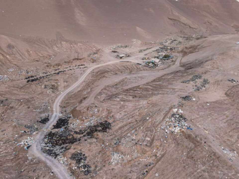 Több tonna szemét halmozódott fel az Atacama-sivatagban Chilében