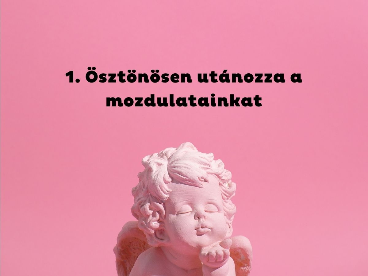 - Nők Lapja Fehér Cupido-szobor rózsaszín háttéren