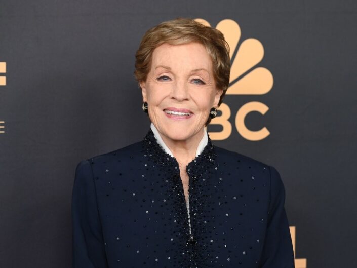 julie andrews fekete ruhában