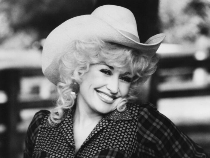 Dolly Parton cowboy kalapban 1975-ben
