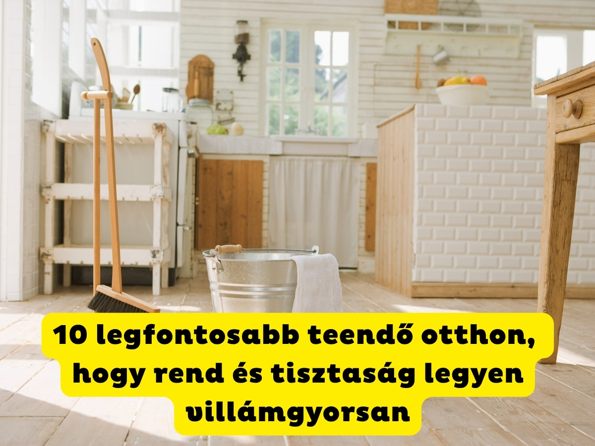 Rendezett, natúr színekkel berendezett lakás konyhája felmosóvödörrel és seprűvel takarítás és rendrakás után