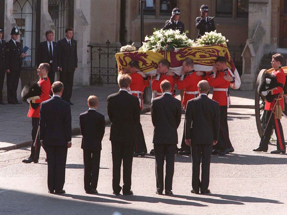 charles-spencer-diana-memoar - Nők Lapja Diana walesi hercegné temetése