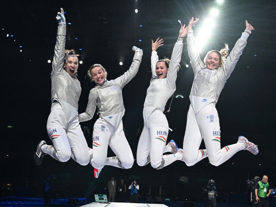 világbajnok magyar női kardválogatott: Battai Sugár Katinka, Katona Renáta, Spiesz Anna és Szűcs Luca a 2026-os hongkongi vívó-világbajnokságon