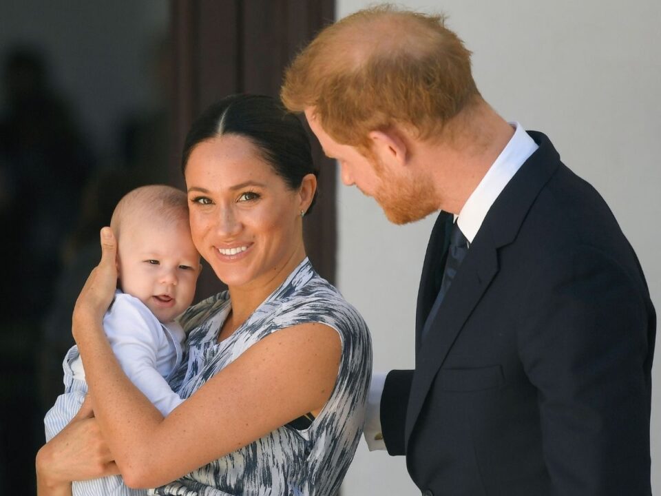 meghan-harry-csalad - Nők Lapja Meghan Markle és Harry herceg Archie-val nem sokkal a születése után Afrikában