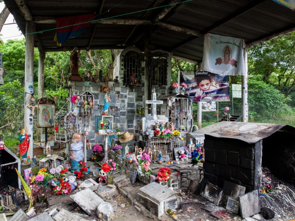 omayra-sanchez-tragediaja - Nők Lapja Omayra Sánchez tiszteletére emelt szentély