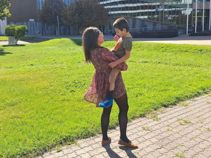 Kádár Judit cerebrális parézissel élő kisfiával, Zétivel