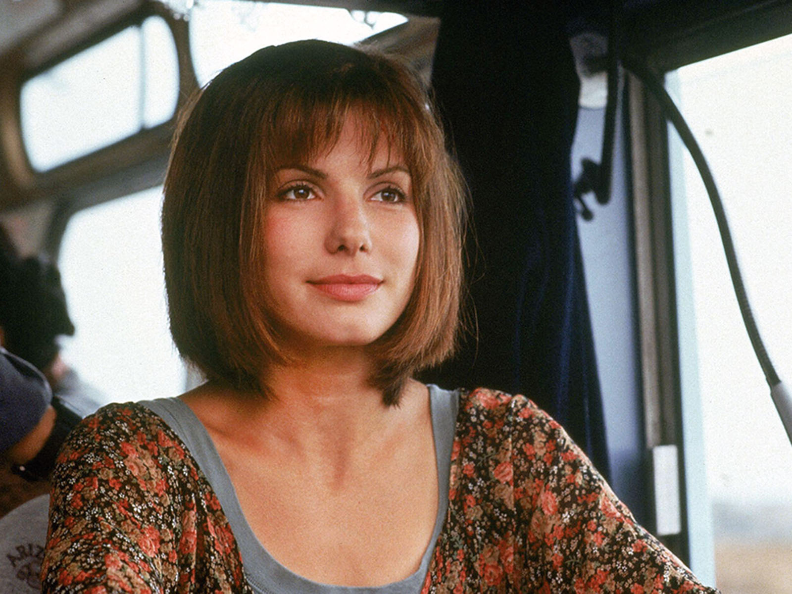 Speed is a 1994 American action thriller film directed by Jan de Bont in his feature film directorial debut The film stars Keanu Reeves Dennis Hopper Sandra Bullock Joe Morton and Jeff Daniels This photograph is for editorial use only and is the c - Nők Lapja